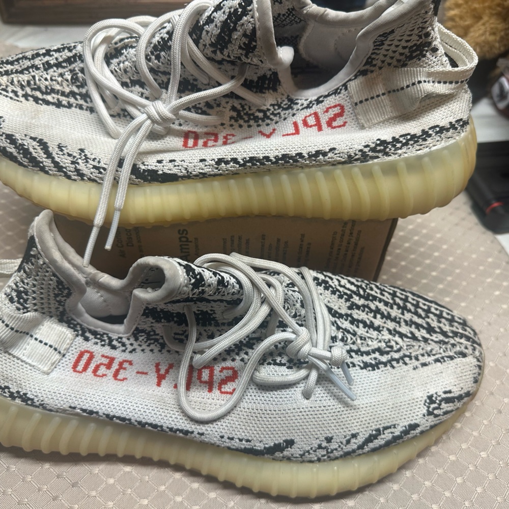 Yeezy v2 ape779001